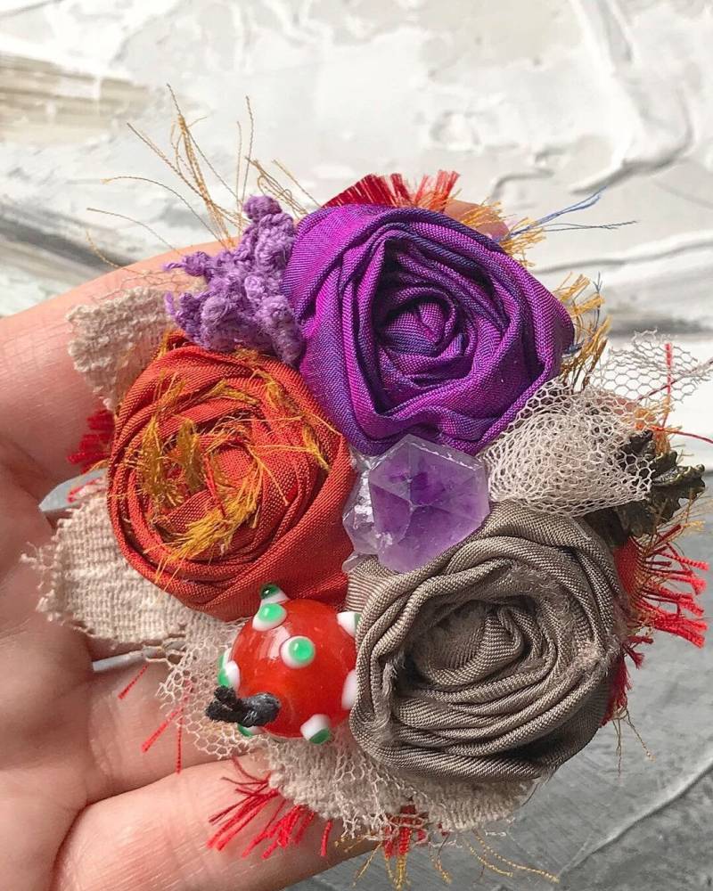 Handgemachte Seidenrose Brosche Lila, Orange, Und Amethyst Akzent von ShellenD