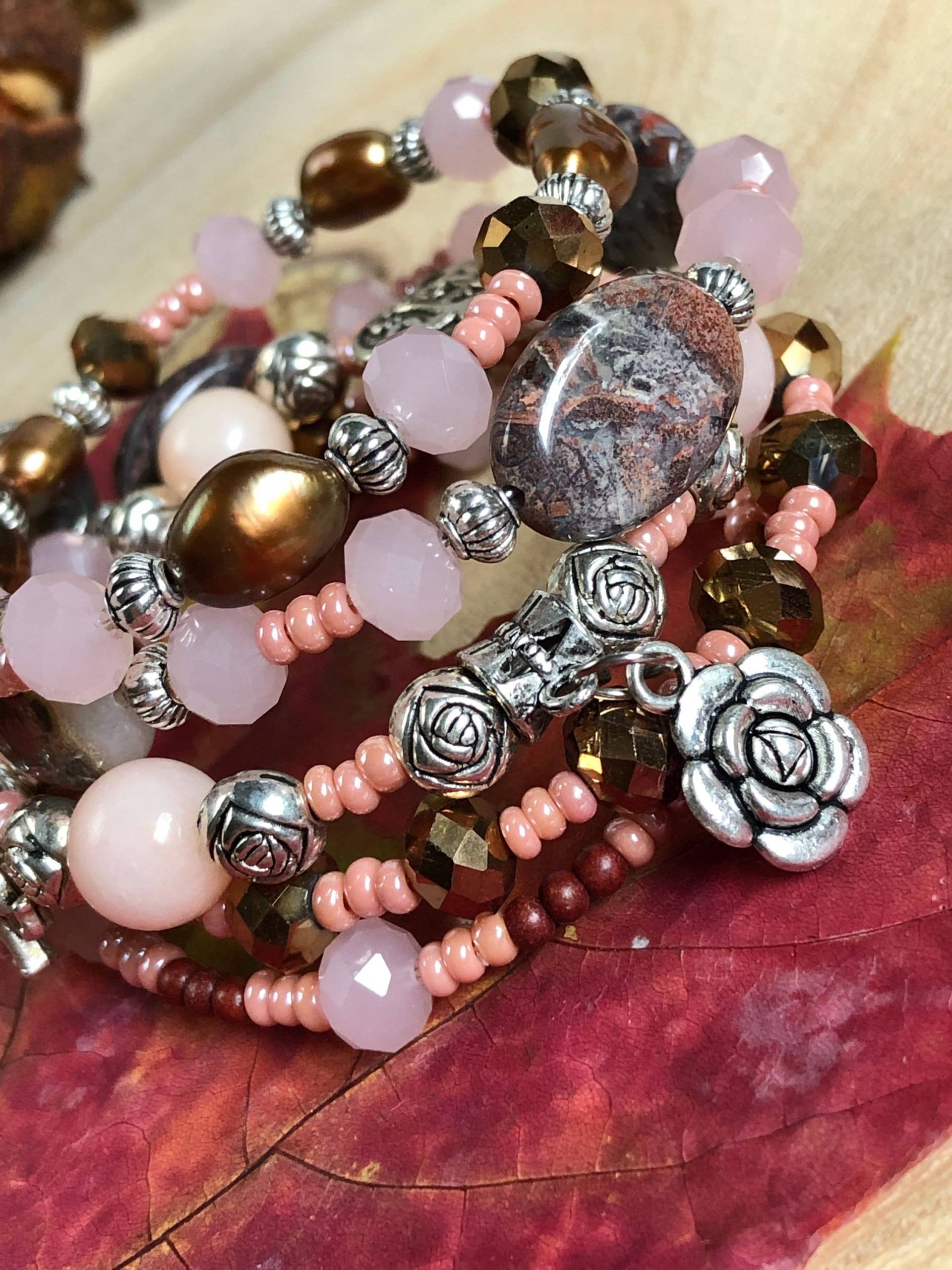 Handgemachtes Bettelarmband Süßwasserperlen, Jaspis Und Pink Opal Handgemachtes Bettelarmband Süßwasserperlen, Jaspis Und Pink Opal von ShellenD