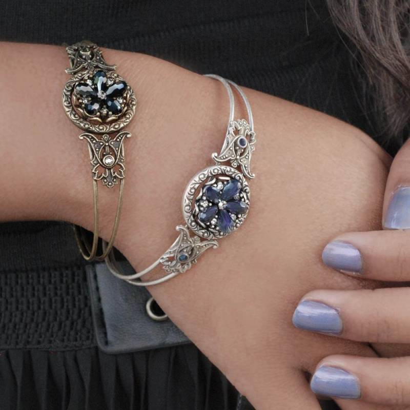 Kristall Blumen Armreif Perlen Blütenblätter, Boho Strand Schmuck von ShelleyCooperJewelry