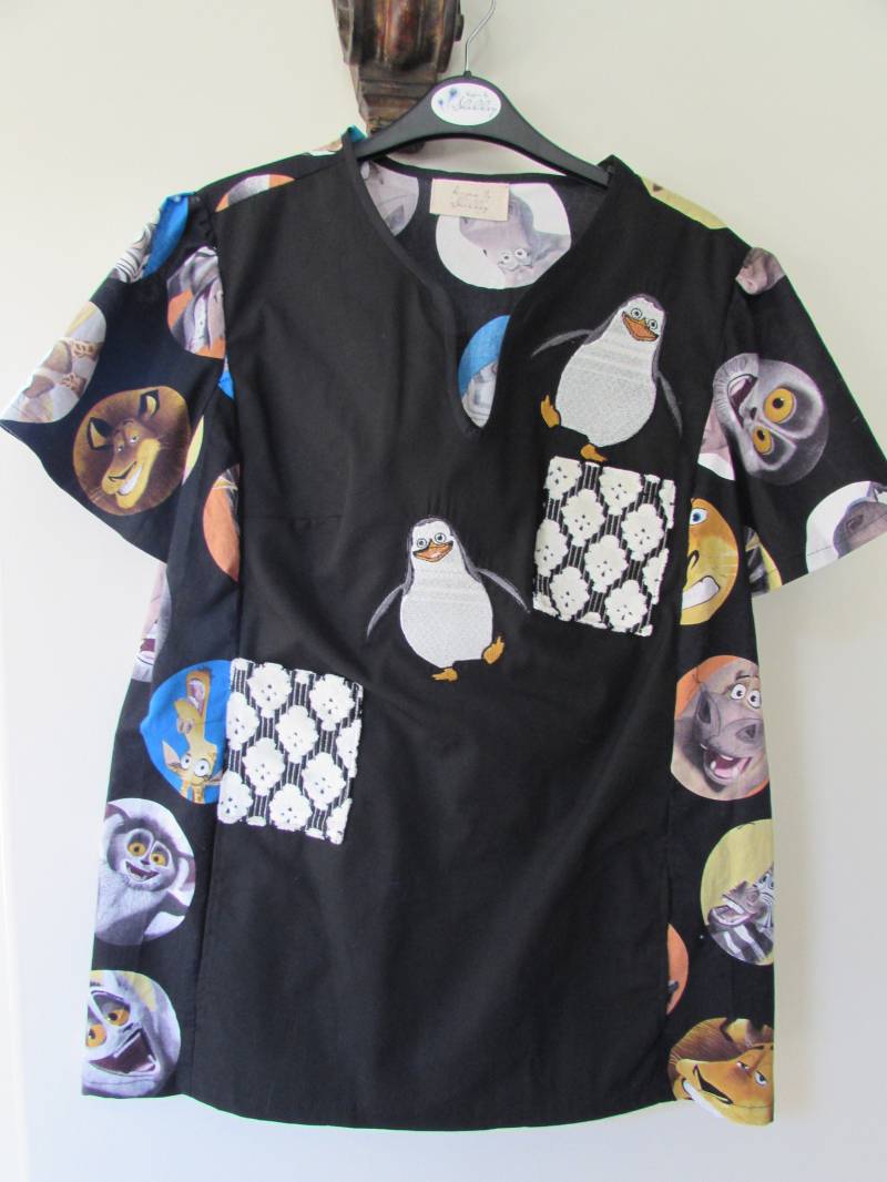 Damen Besticktes Scrub Top | Größe 14/16 St01 Damen Besticktes Scrub Top | Größe 14/16 St01 von ShelleyWithAnE