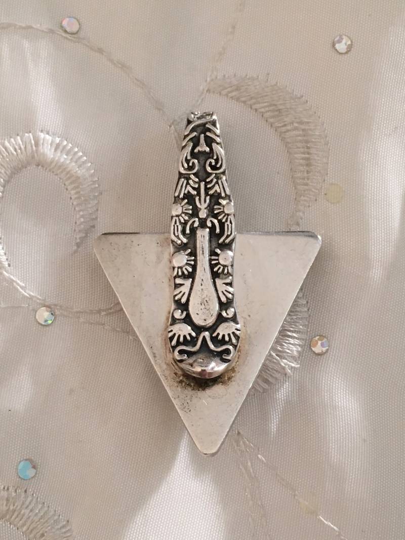 Vintage .925 Massiv Sterling Silber Dreieck Onyx Halskette Anhänger Vintage .925 Massiv Sterling Silber Dreieck Onyx Halskette Anhänger von Shelleyscollectibles