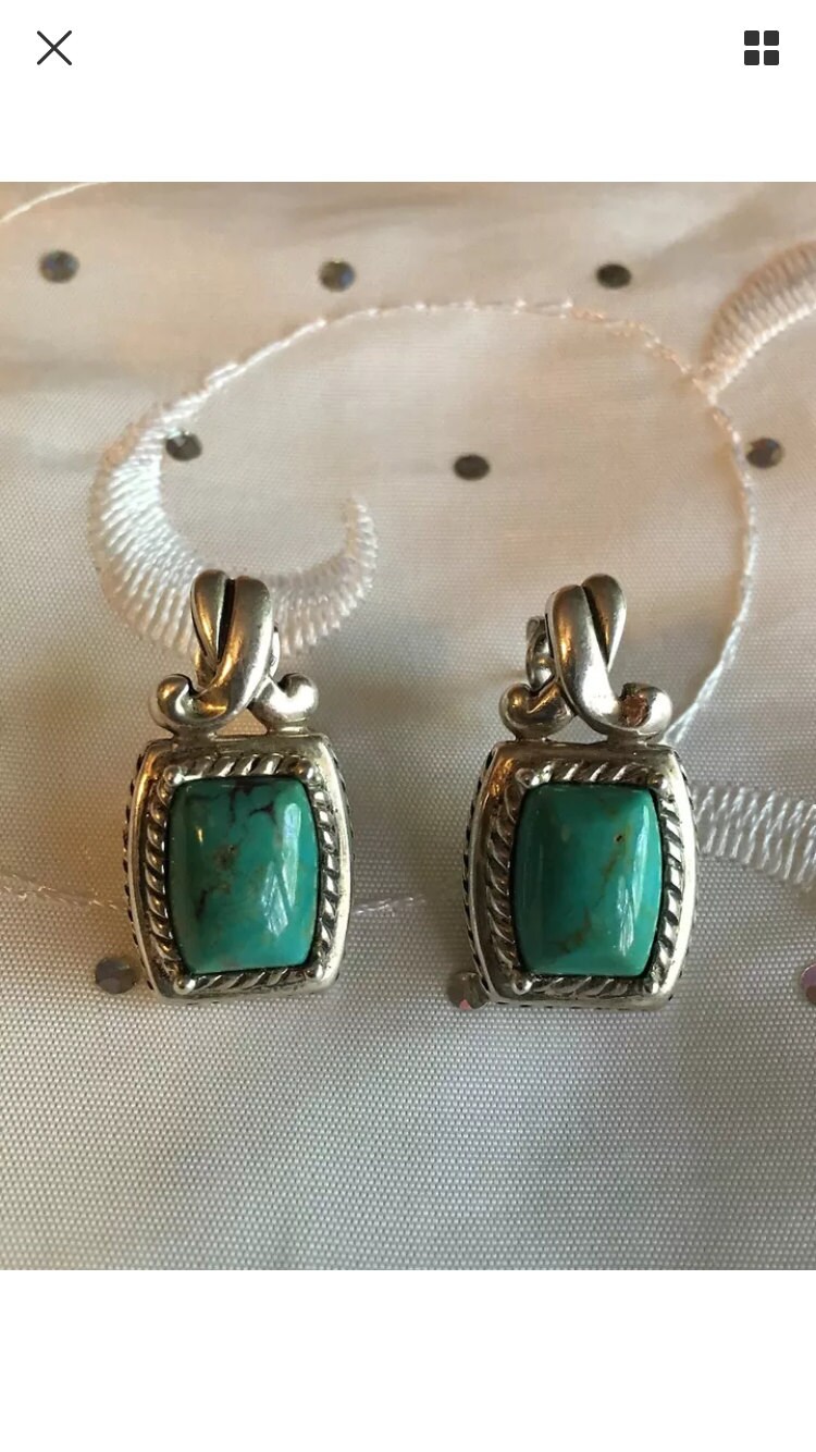 Vintage .925 Sterling Silber Grün Quadrat Geschnitten Türkis Cabochon Ohrringe Vintage .925 Sterling Silber Grün Quadrat Geschnitten Türkis Cabochon Ohrringe von Shelleyscollectibles