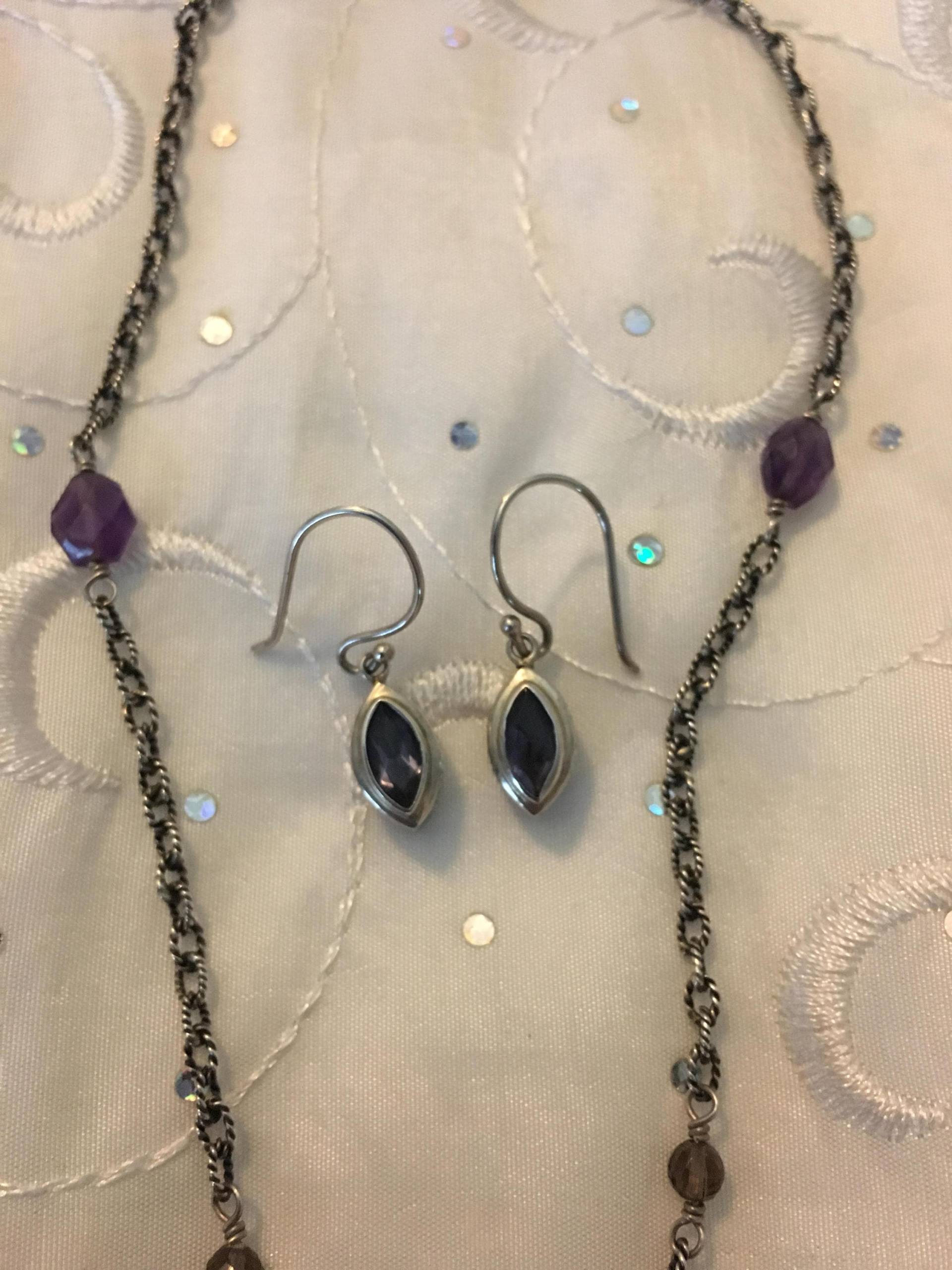 Vintage .925 Sterling Silber Marquise Amethyst Halskette Ohrringe Set Vintage .925 Sterling Silber Marquise Amethyst Halskette Ohrringe Set von Shelleyscollectibles