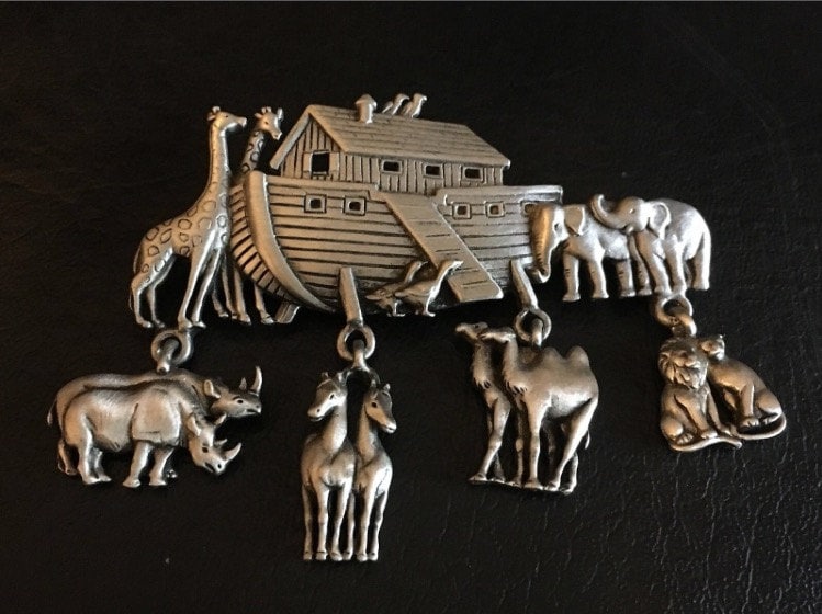 Vintage Jj Jonette Schmuck Signiert Noah Es Ark W/Dangling Animals Zinn Brosche Anstecknadel Vintage Jj Jonette Schmuck Signiert Noah Es Ark W/Dangling Animals Zinn Brosche Anstecknadel von Shelleyscollectibles