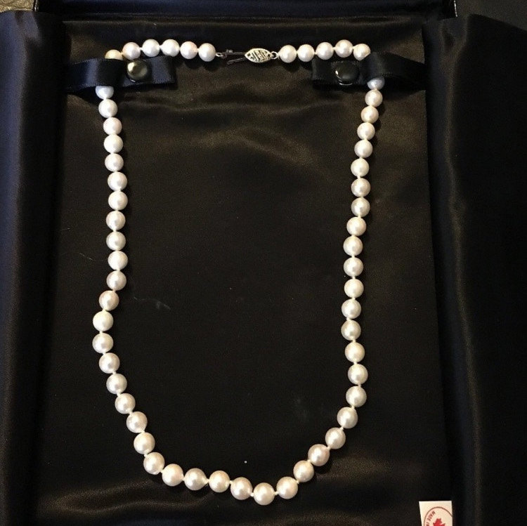 Vintage Macy's Cremefarbe Perlenkette 14K Gold Verschluss New 18 " Vintage Macy's Cremefarbe Perlenkette 14K Gold Verschluss New 18 " von Shelleyscollectibles