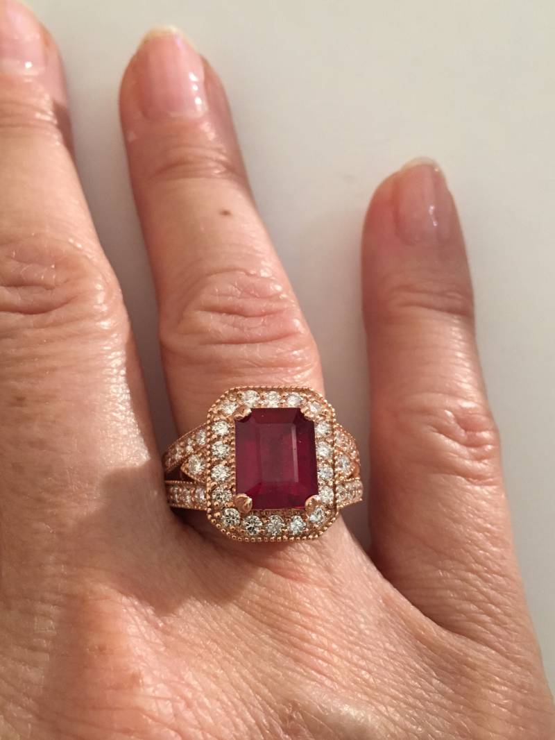 Vintage Solid 14K Rose Gold Echte 4 Karat Smaragd Cut Rubin & 1, 2 Diamant Ring Sz 6, 5 Vintage Solid 14K Rose Gold Echte 4 Karat Smaragd Cut Rubin & 1, 2 Diamant Ring Sz 6, 5 von Shelleyscollectibles