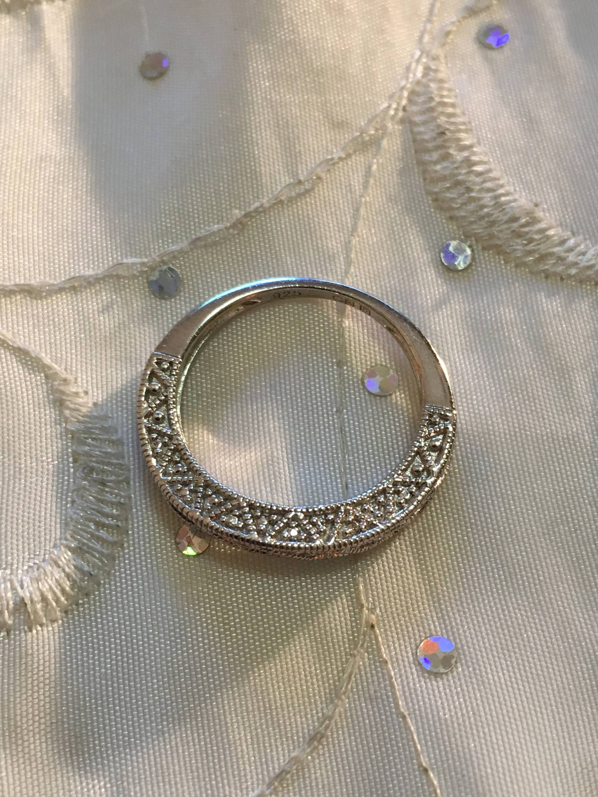 Vintage Sterling Silber Diamant Welle Band Ring Gr. 5 3/4 Vintage Sterling Silber Diamant Welle Band Ring Gr. 5 3/4 von Shelleyscollectibles