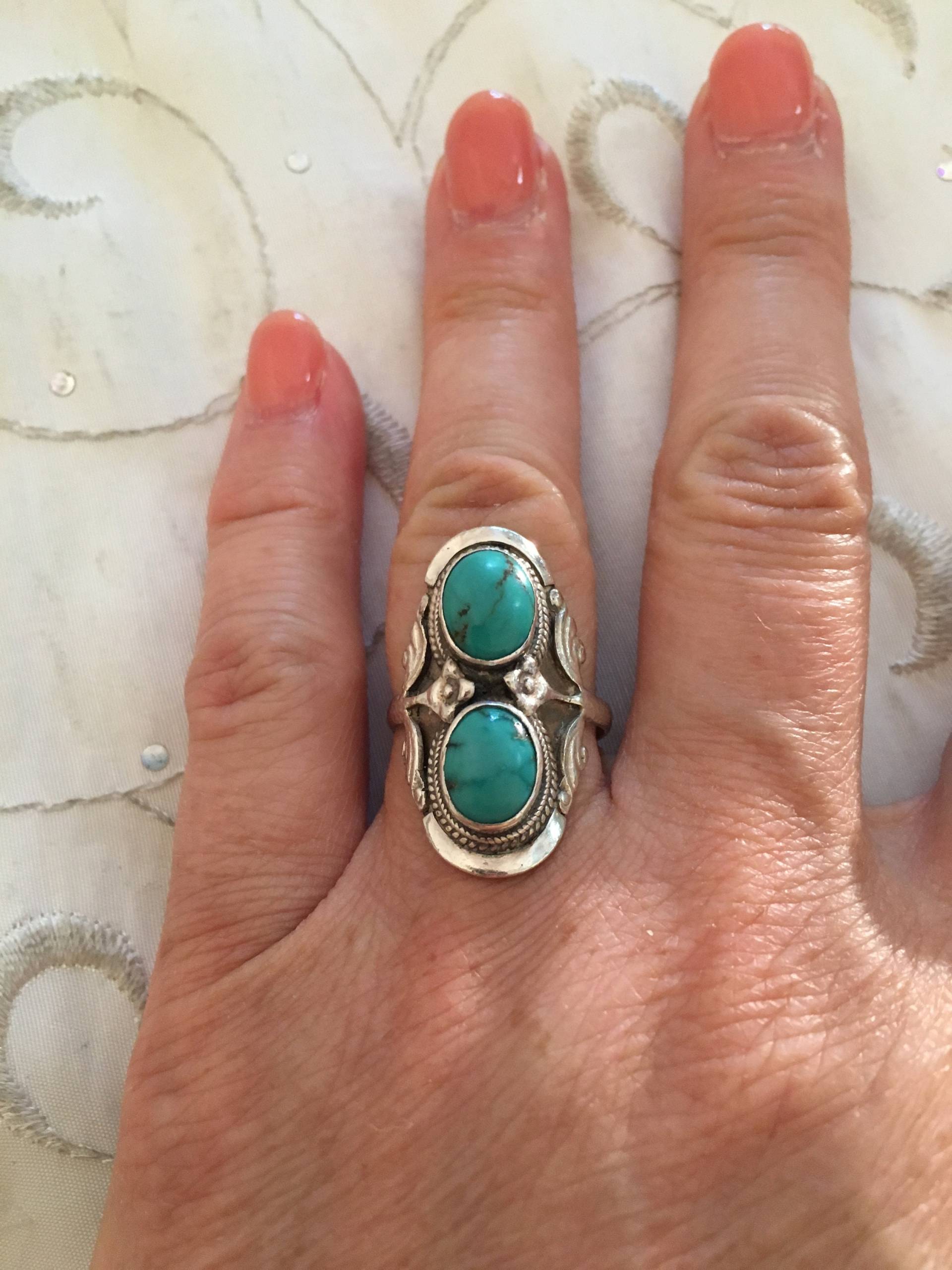 Vintage Ureinwohner .925 Sterling Silber Ute Doppel Türkis Ring Größe 6, 5 Vintage Ureinwohner .925 Sterling Silber Ute Doppel Türkis Ring Größe 6, 5 von Shelleyscollectibles