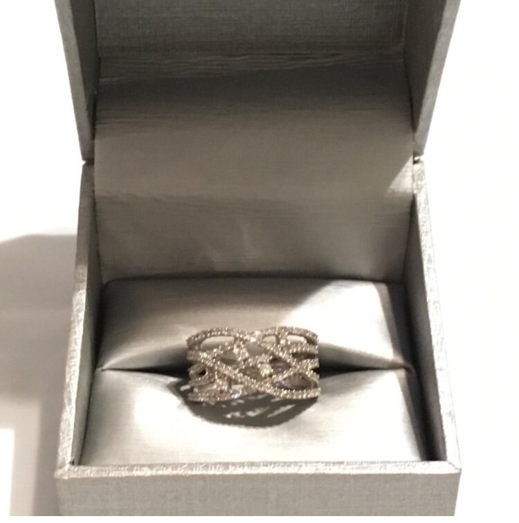 Weißgold Diamant Verschlungene Band Ring Mit 1 Ct Tw Größe 7 Weißgold Diamant Verschlungene Band Ring Mit 1 Ct Tw Größe 7 von Shelleyscollectibles