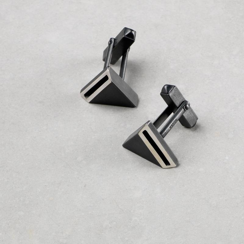Inside Out Dreieck Manschettenknöpfe | Strukturiertes & Oxidiertes Sterling Silber von ShengZhangStudio