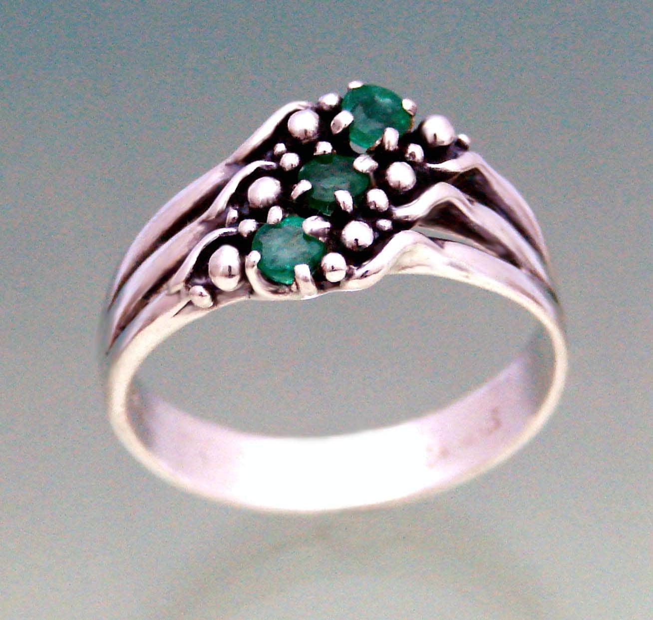 3 Bs Triple Mit Smaragd, Rubin, Saphir, Tansanit Oder Tsavorit in Sterling Silber Größen 4 Bis 10 3 Bs Triple Mit Smaragd, Rubin, Saphir, Tansanit Oder Tsavorit in Sterling Silber Größen 4 Bis 10 von SheppardHillDesigns