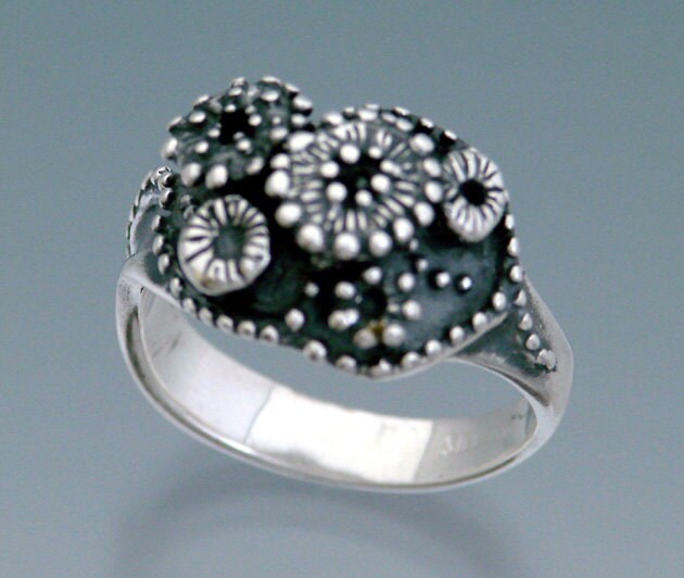 Anemone Cluster Ring Anemone Cluster Ring von SheppardHillDesigns