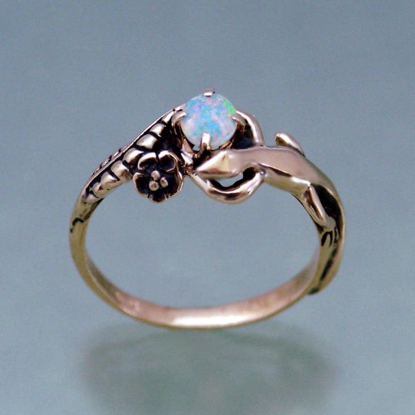Echsenblattring in 14K Mit Opal Echsenblattring in 14K Mit Opal von SheppardHillDesigns