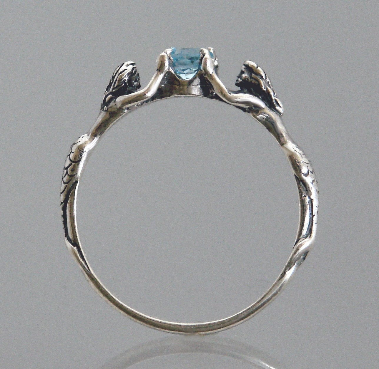 Meerjungfrau Ring Mit Blautopas Oder Stein Ihrer Wahl ~ Größe 3 Bis 9 Meerjungfrau Ring Mit Blautopas Oder Stein Ihrer Wahl ~ Größe 3 Bis 9 von SheppardHillDesigns