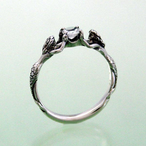 Zwei Meerjungfrau Ring Mit Facettierten Kristall Regenbogen Mondstein ~ Größe 3 Bis 13 Zwei Meerjungfrau Ring Mit Facettierten Kristall Regenbogen Mondstein ~ Größe 3 Bis 13 von SheppardHillDesigns
