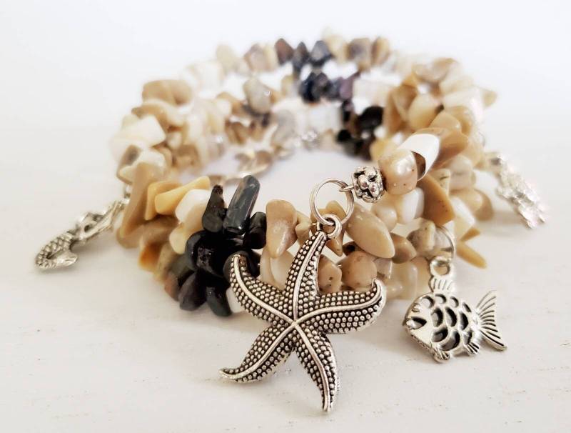 Bambus Koralle Memory Wire Armband Perlmutt, Tigerauge, Strand Charms Bambus Koralle Memory Wire Armband Perlmutt, Tigerauge, Strand Charms von Shopmagickalmoon