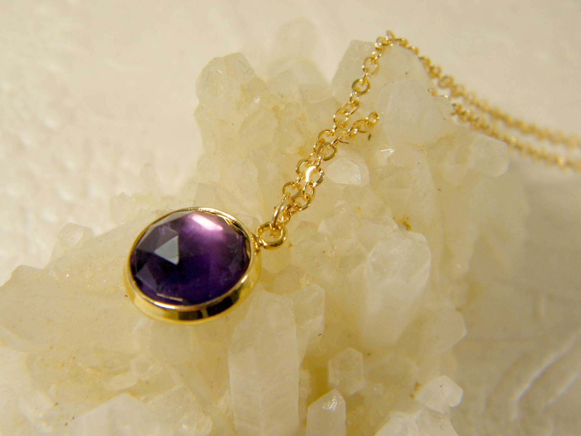 Amethyst Halskette, Gold Lila Stein Anhänger, Gefüllt Februar Geburtsstein Zierliche Geschenk Für Sie von SheriEthnicJewelry