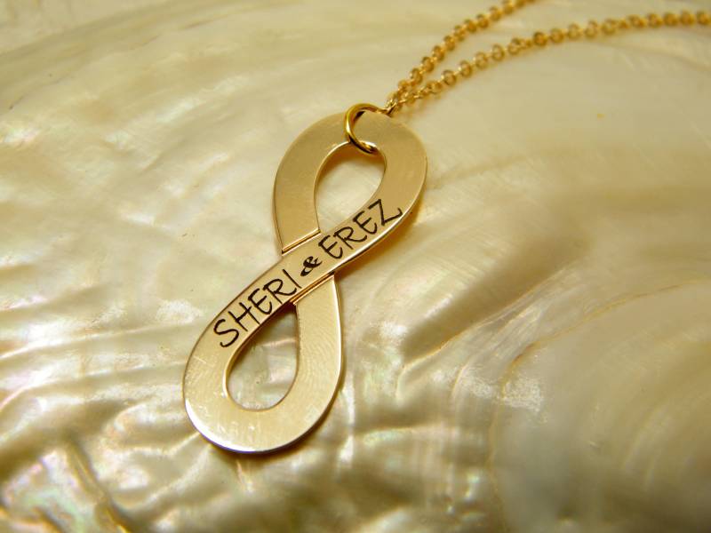 Benutzerdefinierte Name Halskette, Infinity-Anhänger, Gold Gefüllt, Freundschaft Benutzerdefinierte Namensschild Namen Graviert Schmuck von SheriEthnicJewelry