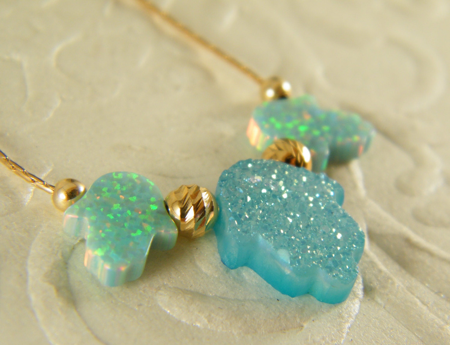 Blaue Hamsa-Gold Gefüllte Halskette von SheriEthnicJewelry