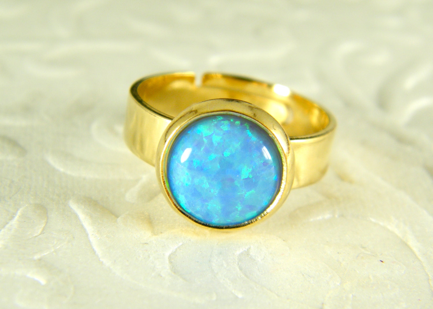 Blauer Opal Gold Ring, Cocktail-Ring, Rosa Opal, Weißer von SheriEthnicJewelry