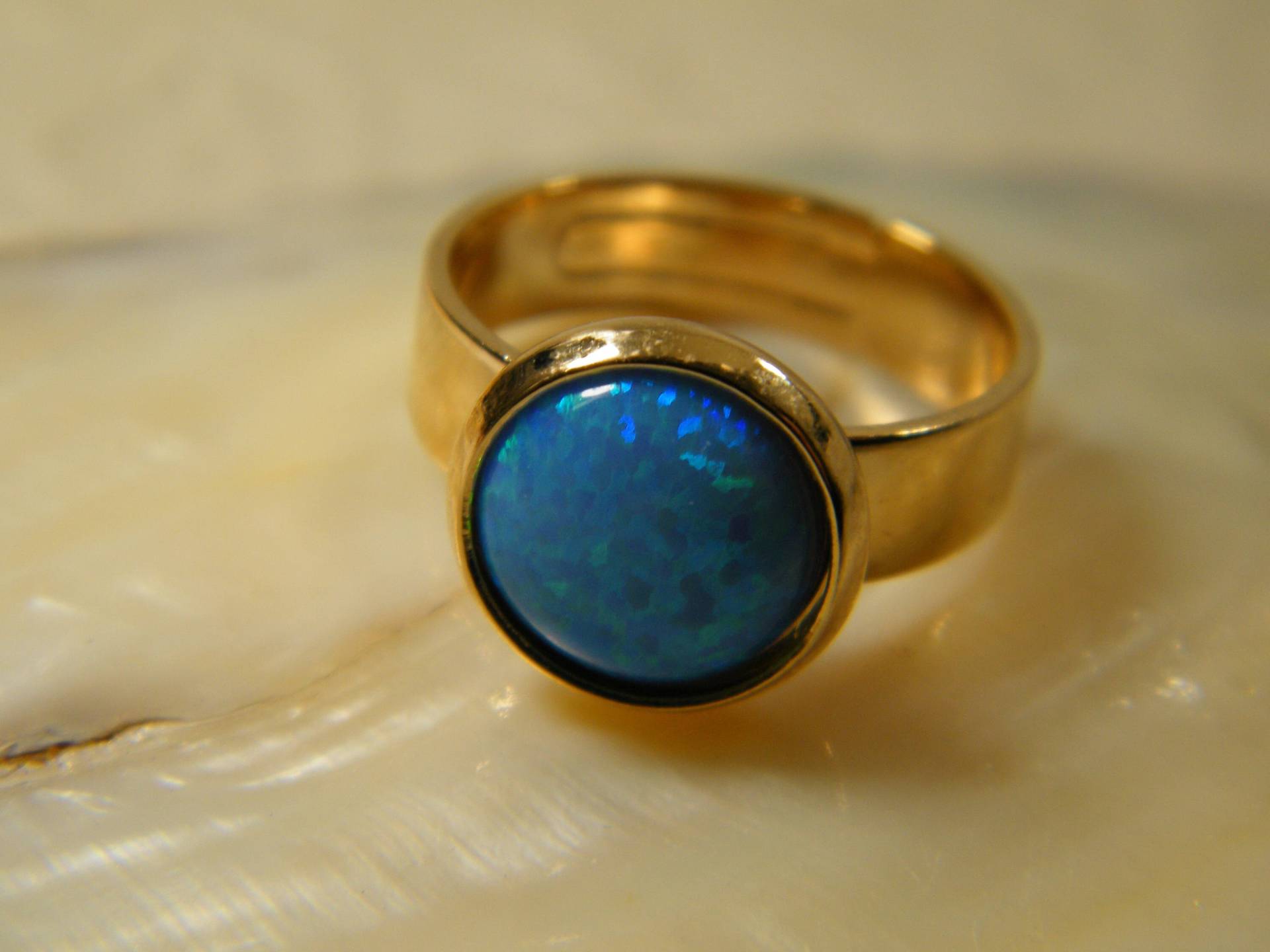 Blauer Opal Gold Verstellbarer Ring von SheriEthnicJewelry
