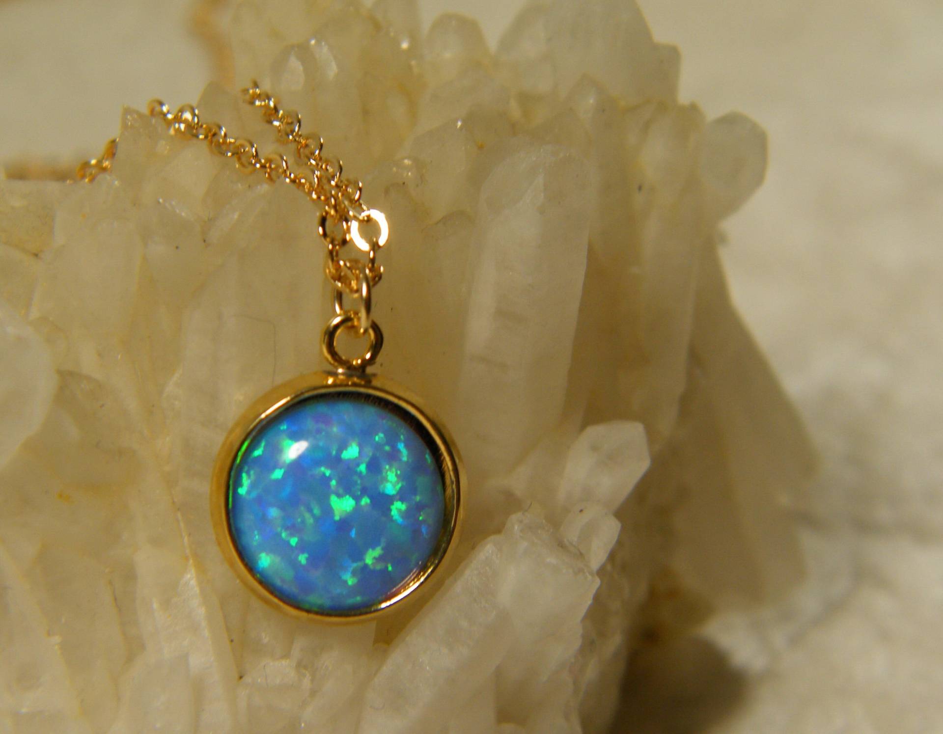 Blaues Opal-Gold Gefüllte Halskette von SheriEthnicJewelry