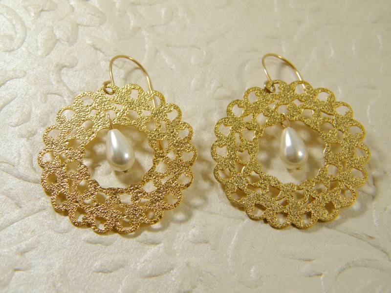 Braut Gold Perlen Ohrringe von SheriEthnicJewelry