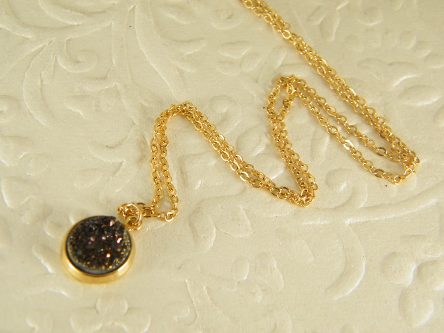 Druzy Gold Halskette, Glänzenden Stein Anhänger, Gold Gefüllt Schwarze Edelstein Schmuck, Brautjungfer Geschenk Für Sie, Schmuck von SheriEthnicJewelry