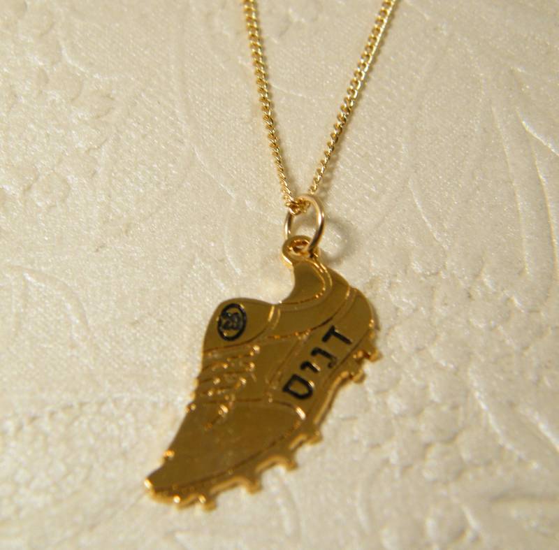 Fußballschuh Halskette, Fußball Anhänger, Junge Namenskette, Personalisierte Custom Schmuck, Silber Anhänger von SheriEthnicJewelry