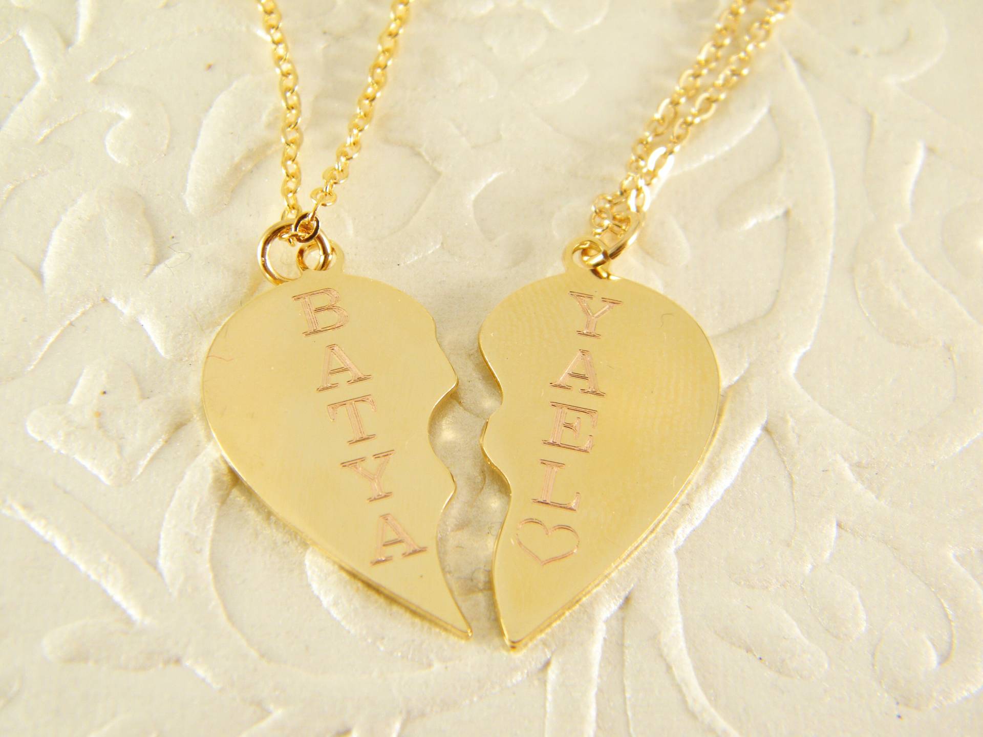Gold Broken 2 Herz Halsketten Personalisierter Name, Liebesgeschenk, Freundschaftskette, Paar Geschenk von SheriEthnicJewelry