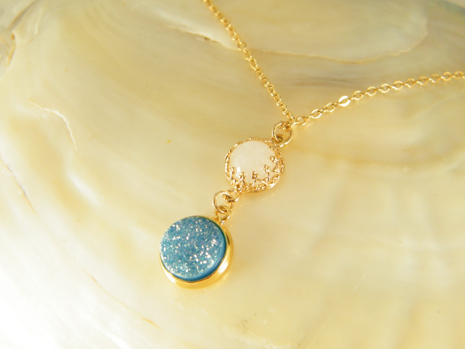 Gold Druzy Halskette, Mond Stein Gefüllt Weißer Anhänger, Edelstein Geschenk Für Sie, Brautjungfer Schmuck von SheriEthnicJewelry