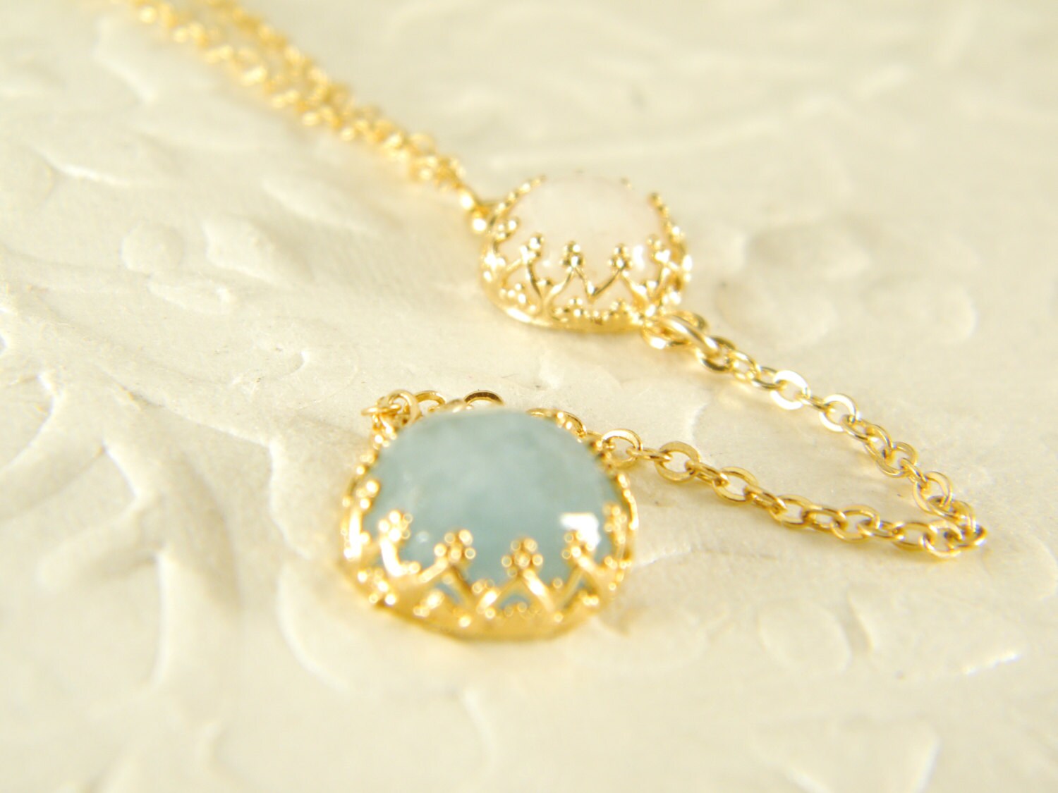 Gold Gefüllt Halskette, Edelstein-Anhänger, Mond Stein Anhänger, Aqua Marine Blau Weiß Birthstone Geschenk Für Sie von SheriEthnicJewelry
