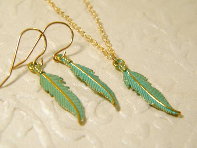 Gold Grün Set, Gefüllt Emaille Schmuck Feder-Set, Feder Ohrringe, Halskette, Blatt-Set, Geschenk Für Sie, Mint von SheriEthnicJewelry