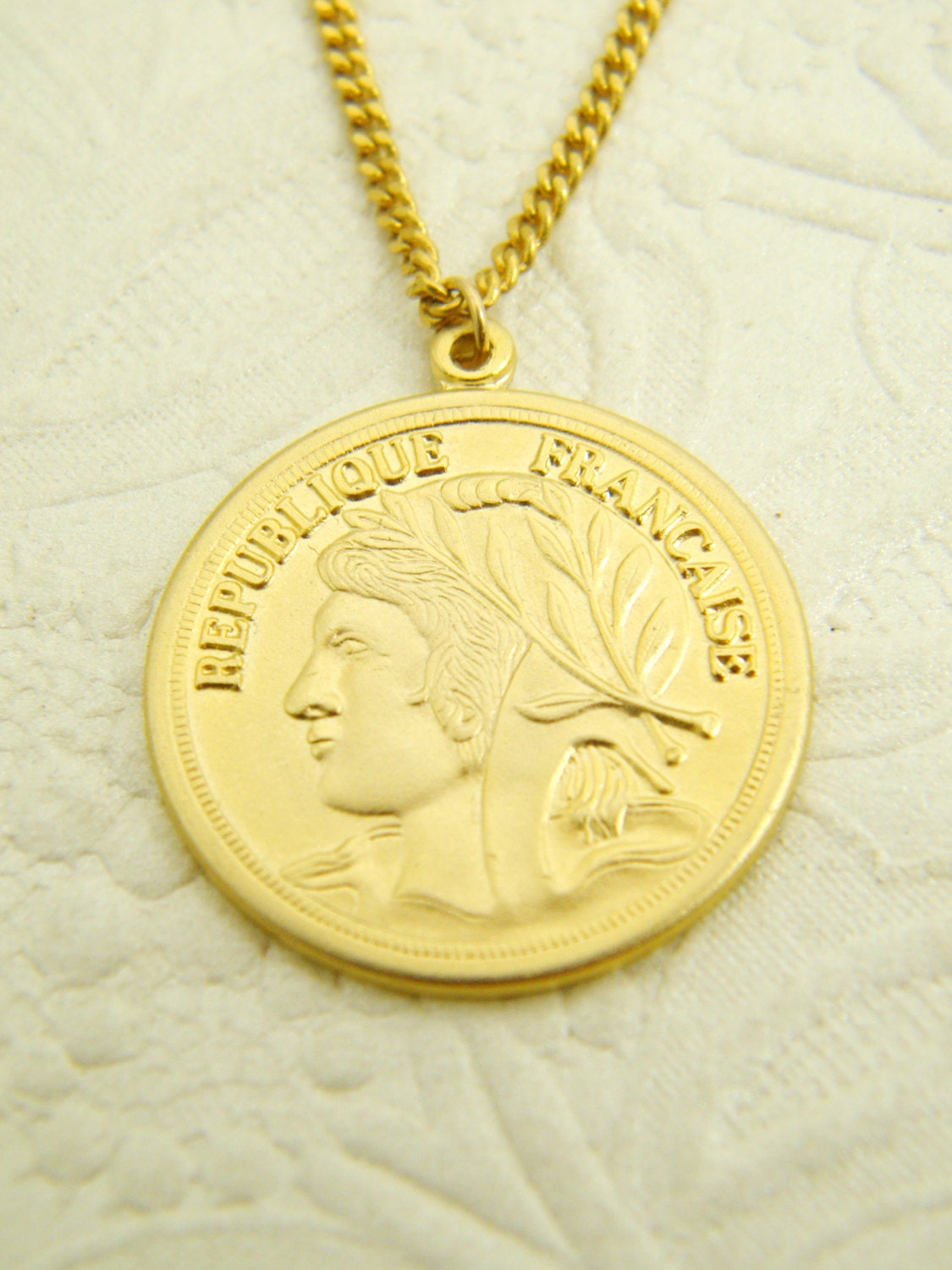 Gold-Münze-Halskette, Vergoldete Münze Anhänger, Lange Halskette, Vintage-stil-Halskette, Unisex Geschenk Für Sie, Große Gold von SheriEthnicJewelry