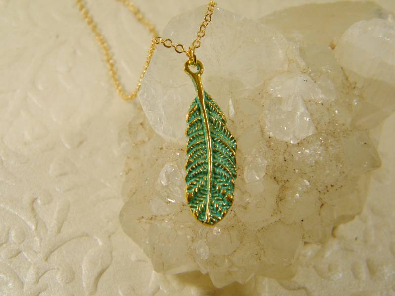 Grün Gold Halskette, Feder Gold Gefüllt Anhänger, Emaille Feder, Unisex Geschenk Für Sie, Ihn von SheriEthnicJewelry