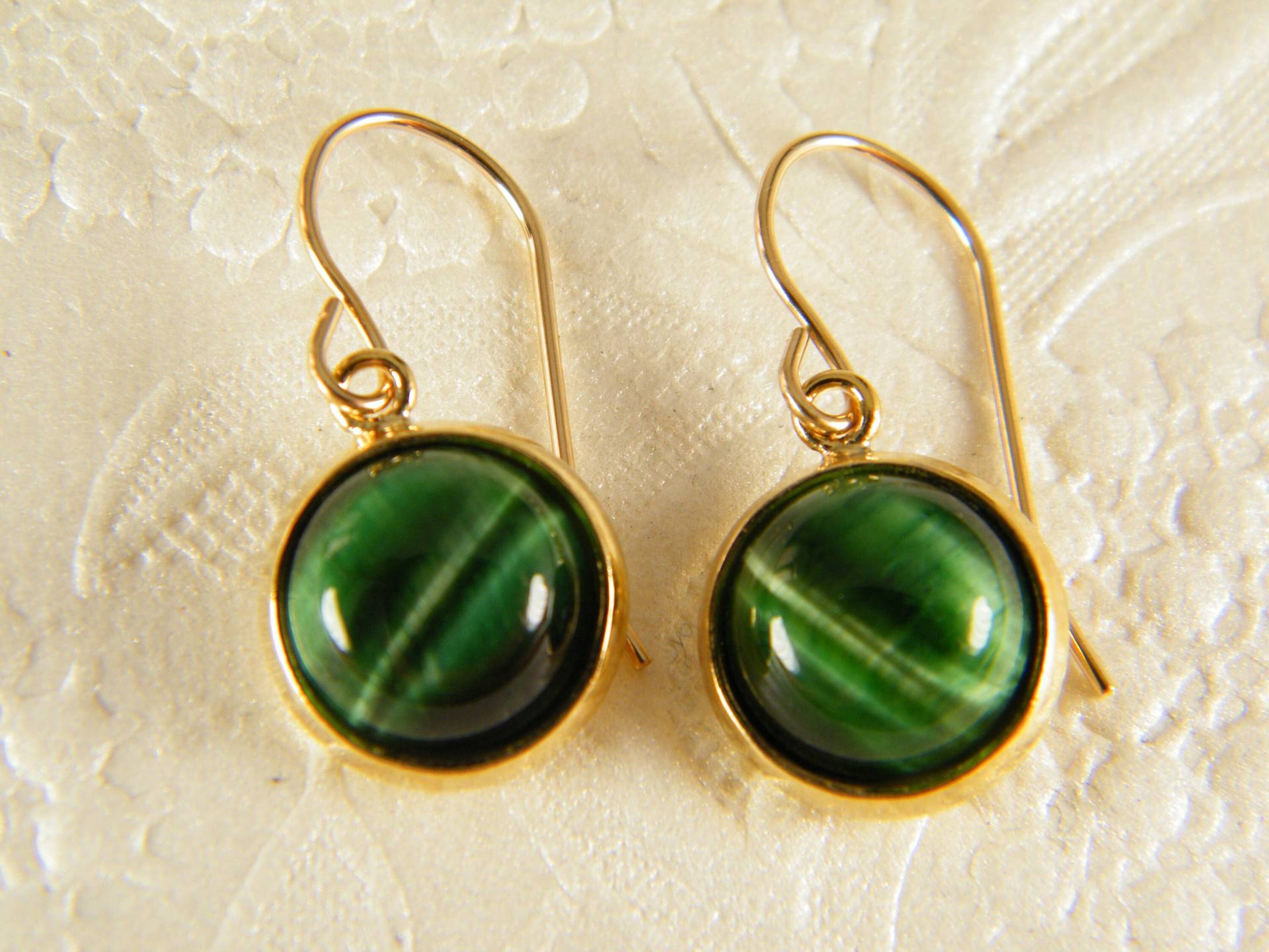 Grüne Gold Ohrringe, Grüne Tiger-Auge-Ohrringe, Edelstein-stein-Post, Gold Gefüllt Geschenk Für Sie, Brautjungfer Ohrringe von SheriEthnicJewelry