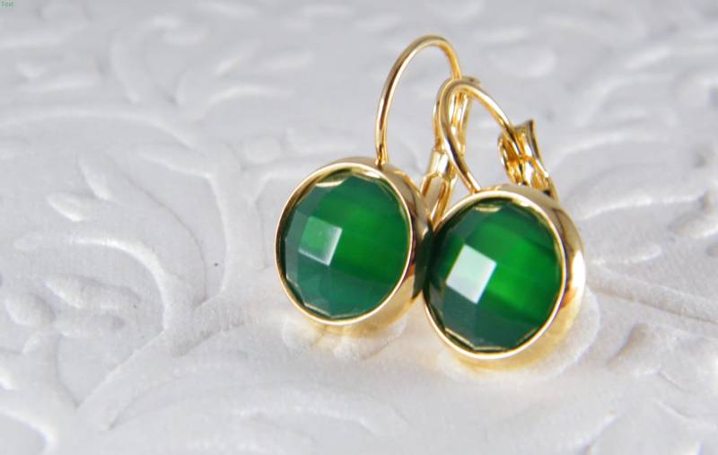 Grüner Achat Edelstein Vergoldet Hängeohrringe von SheriEthnicJewelry