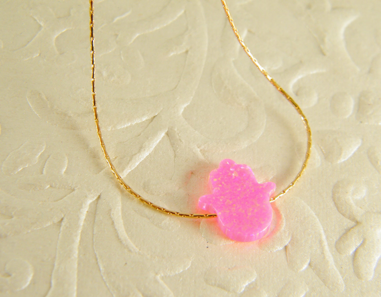 Hamsa Halskette, Rosa Opal Hamsa, Gold Gefüllt Kleine Anhänger, Fatima Hand Schmuck, Auge Israel Schmuck von SheriEthnicJewelry