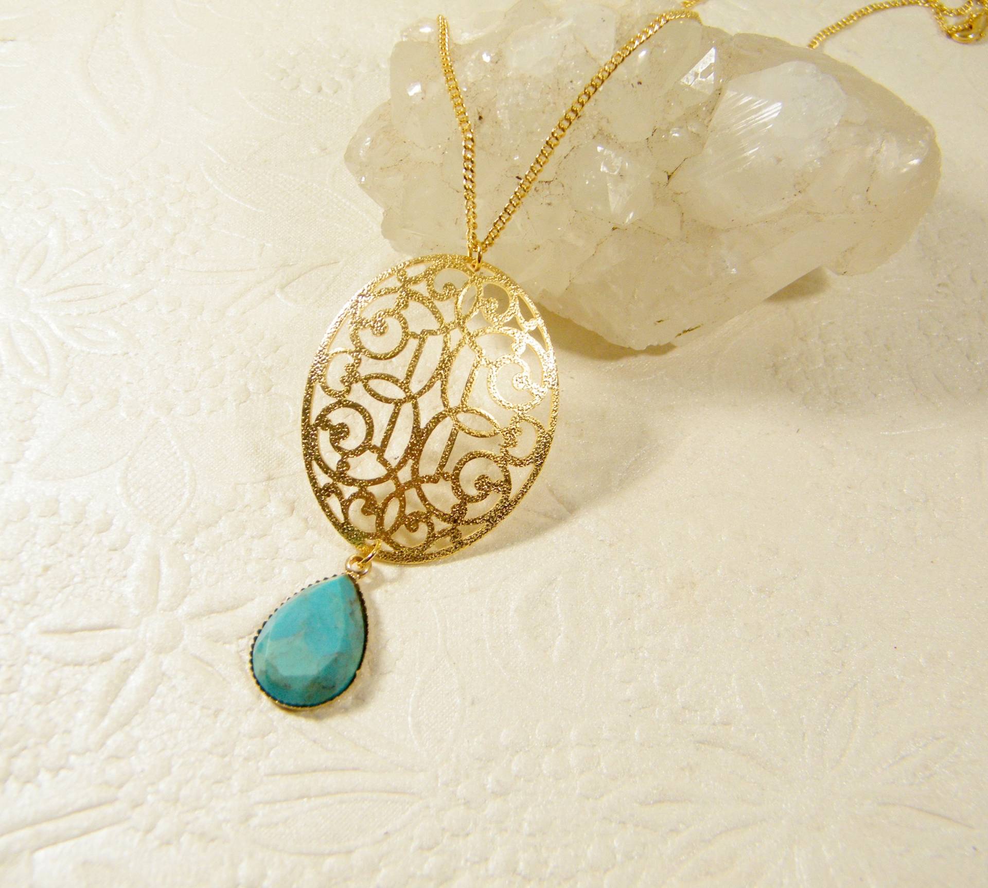 Himmel Blau Türkis Tropfen Gold Spitze Anhänger von SheriEthnicJewelry