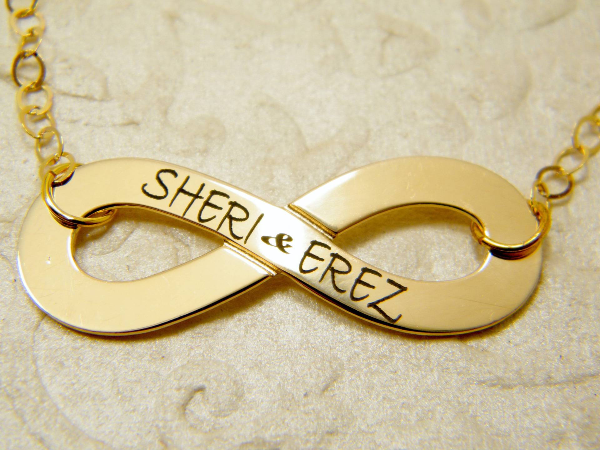 Infinity Custom Gold Armband von SheriEthnicJewelry