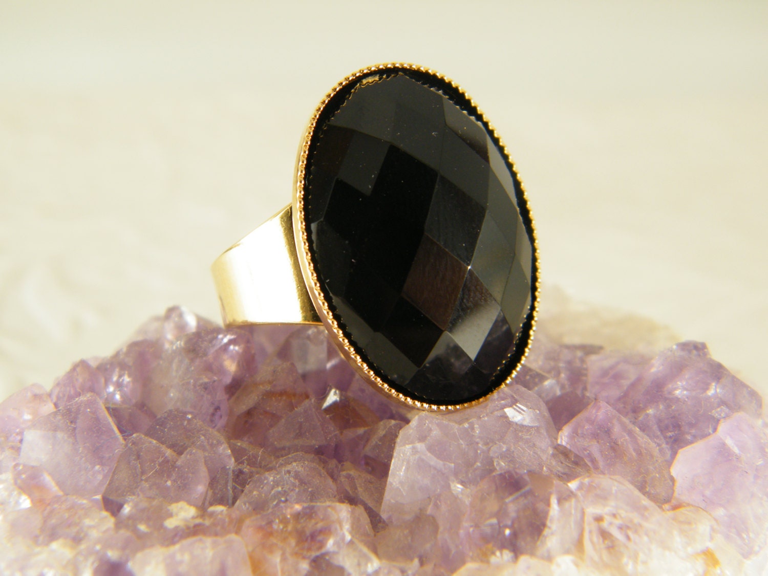 Onyx Gold Großer Verstellbarer Ring von SheriEthnicJewelry