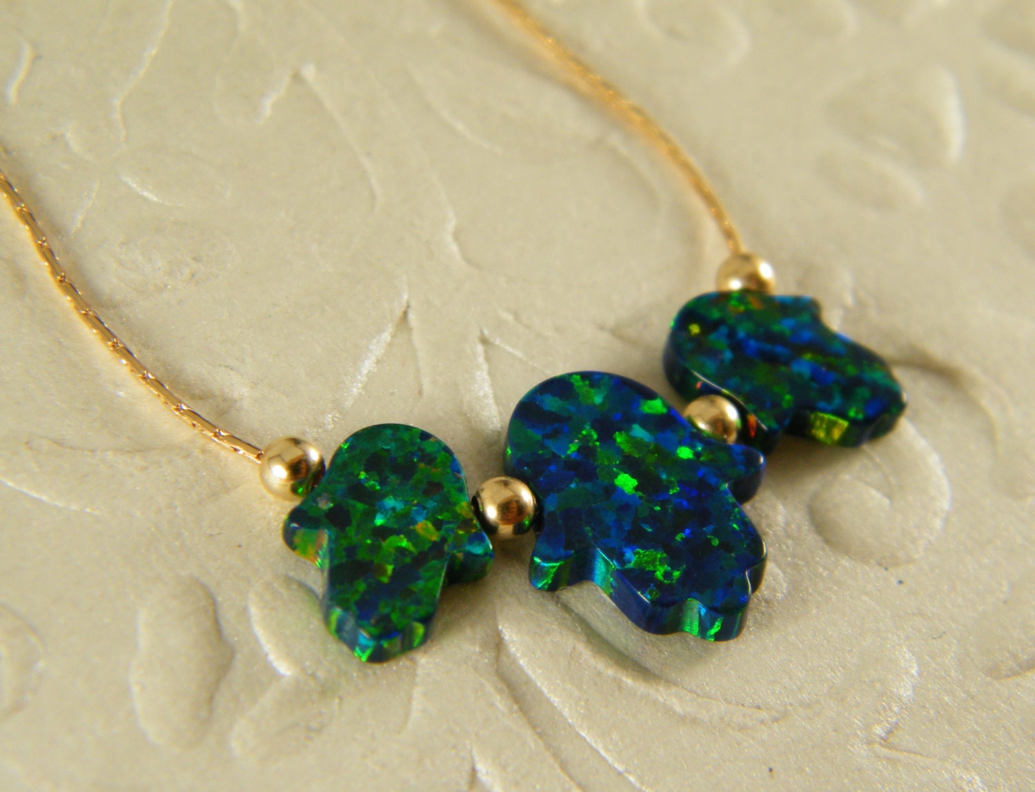 Opal Hamsa Halskette, Blau Grün Opal, Gold Gefüllt Kleine Anhänger, Fatima Hand Schmuck, Auge Israel Schmuck von SheriEthnicJewelry