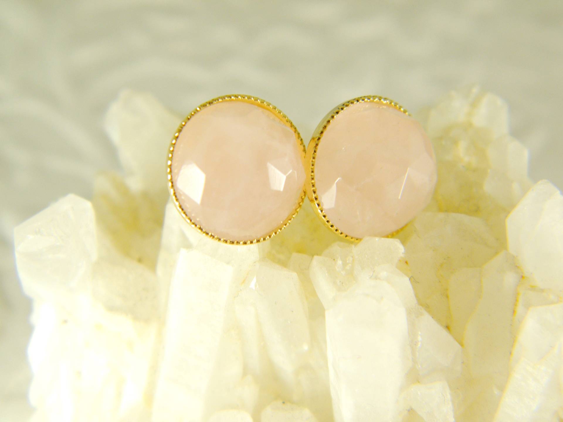 Rosenquarz Rosa Edelstein Gold Filled Post von SheriEthnicJewelry