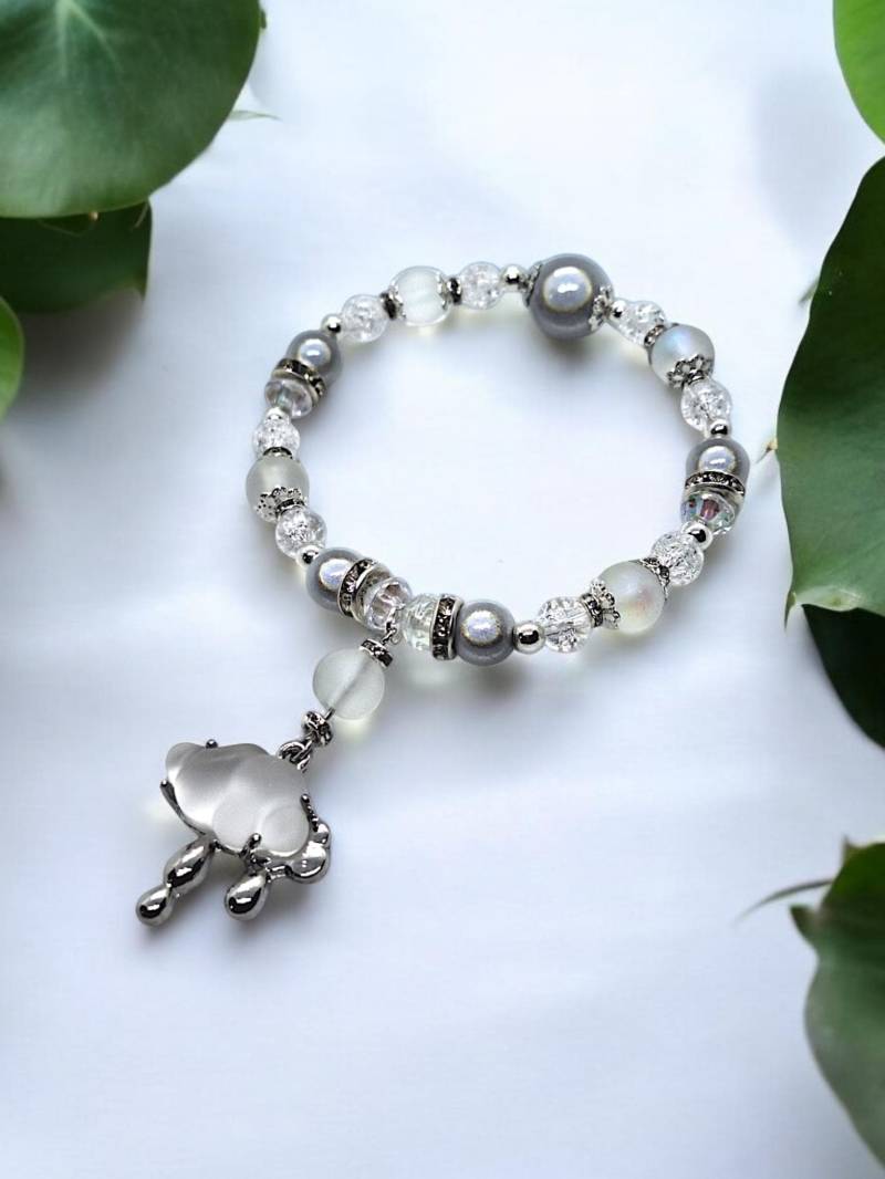 Beaded White Silver Bracelet With Cloud Umbrella Charms Pearl Fashion Jewelry Gift For Women & Girls Raindrops Autumn Fall Winter von SherlyPearlyJewelry