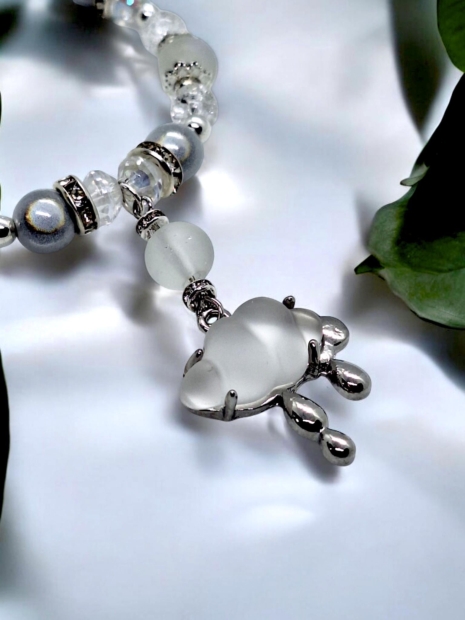 Beaded White Silver Bracelet With Cloud Umbrella Charms Pearl Fashion Jewelry Gift For Women & Girls Raindrops Autumn Fall Winter Beaded White Silver Bracelet With Cloud Umbrella Charms Pearl Fashion Jewelry Gift For Women & Girls Raindrops Autumn Fall Winter von SherlyPearlyJewelry