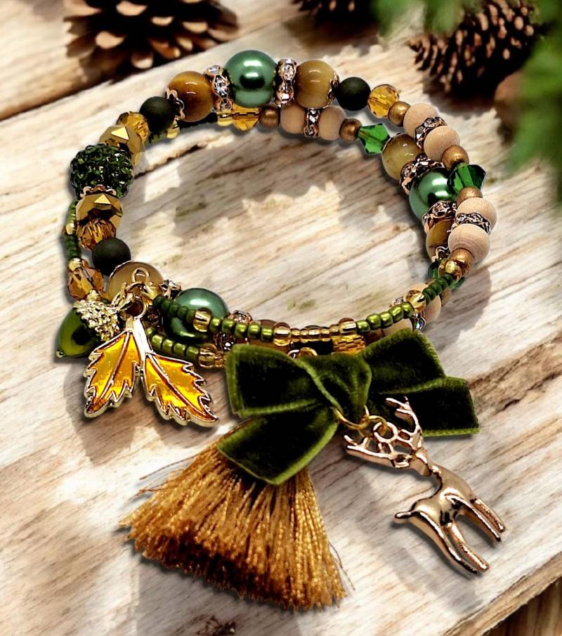 Oktoberfest Beaded Bracelet in Green Gold Natural Tones Dirndl Jewelry With Deer Bow Bavarian Country Chic Autumn Fall Winter Landhausstil von SherlyPearlyJewelry