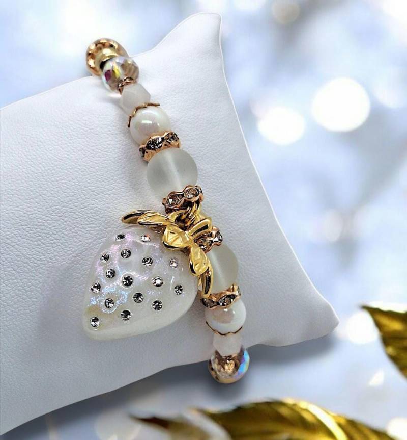Pretty Beaded Bracelet White Gold Crystal Beads Strawberry Charms Jewelry Spring Summer Birtday Gift For Her Resin Harz Rhinestones Berries von SherlyPearlyJewelry