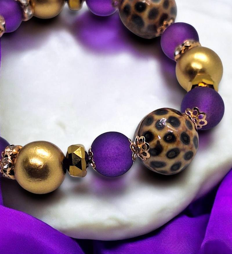 Winter Bracelet With Leopard Inspired Ceramic Beads, Purple Gold, Statement Jewelry Trendy Gift For Women Winter, Leopard Bracelet, Boho von SherlyPearlyJewelry