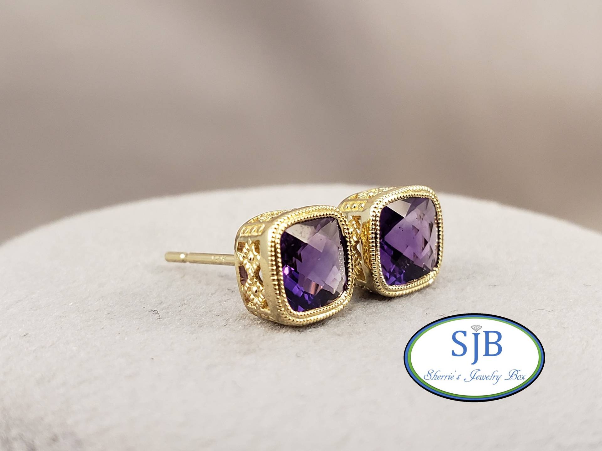 Amethyst-Ohrringe, 14-Karätige Amethyst-Ohrstecker, Gelbgold-Amethyst-Ohrstecker Im Kissenschliff, Ohrringe Mit Lünettenfassung von SherriesJewelryBox