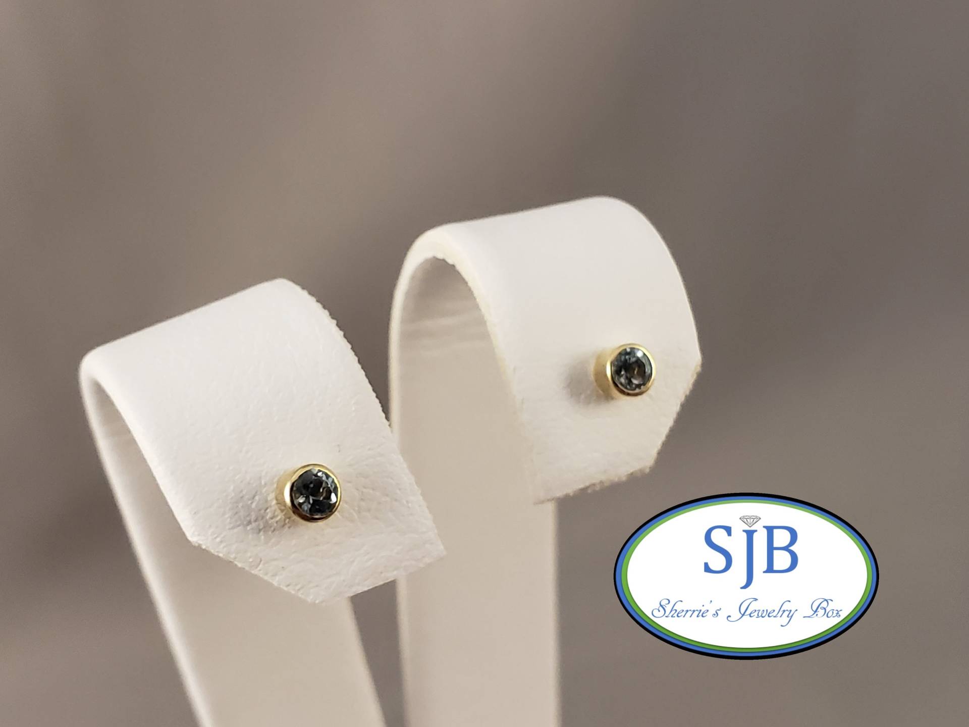 Blautopas Ohrringe, 14K Gelbgold Ohrstecker, Lünette Set Ohrstecker November Geburtssteine, #e1575 von SherriesJewelryBox